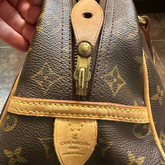 Louis Vuitton Brown Monogram Handbag - Picture 8 of 16